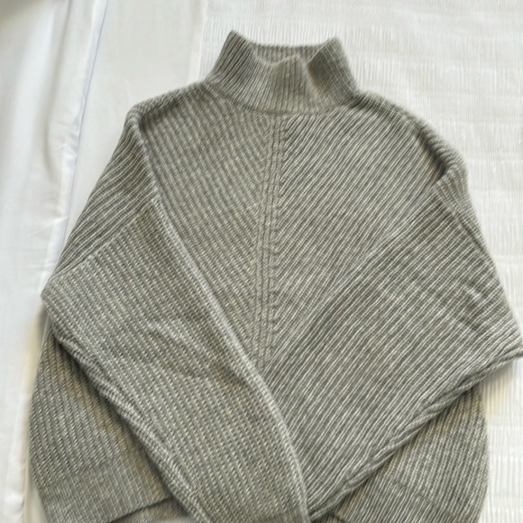 Express -Size XS- grey sweater - Picture 6 of 9